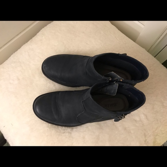 Dark Navy Leather Ankle Boots from Earth - Picture 2 of 3